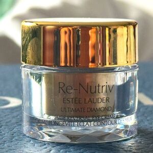 Estee Lauder 
Re-Nutriv Ultimate Diamond Transformative Eye Creme 5ml (15ml$320)